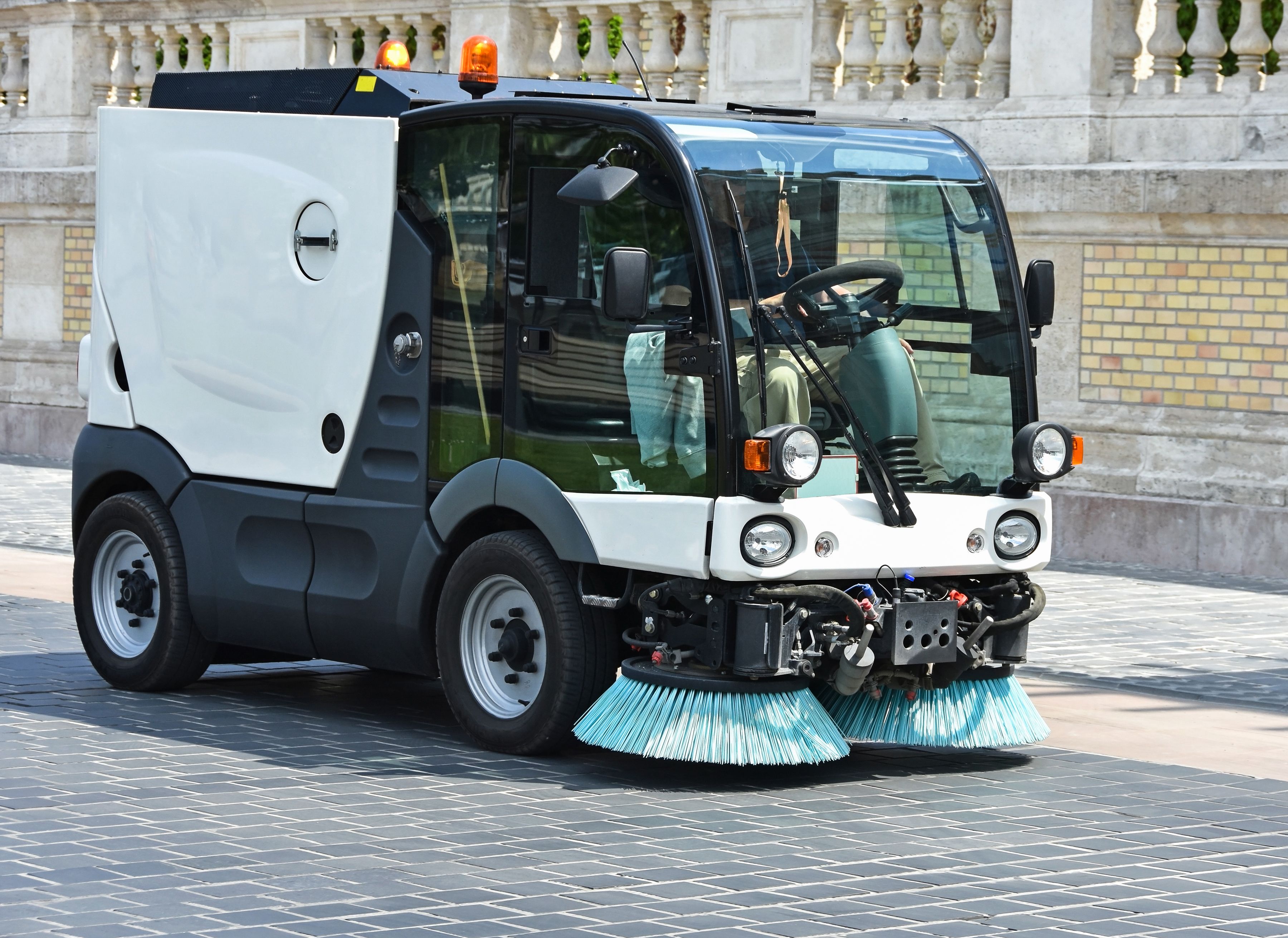 laser cleaning vehicle